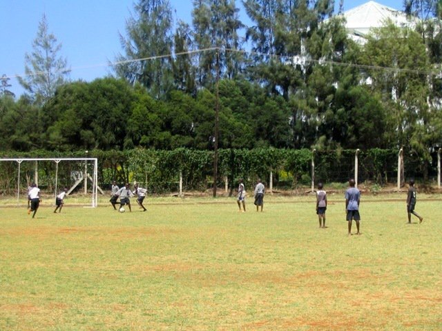 Počas veľkej prestávky, ktorá tu trvá 40 min. Nairobi, február 2011